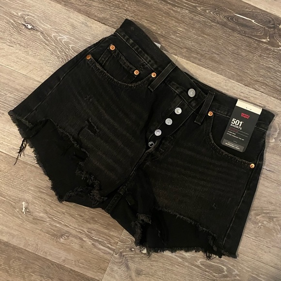 Levi 501 black Jean shorts - Picture 2 of 4